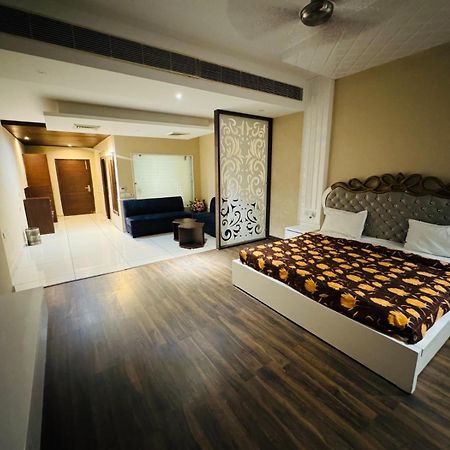 The Pearl Hotel Sirsa 外观 照片