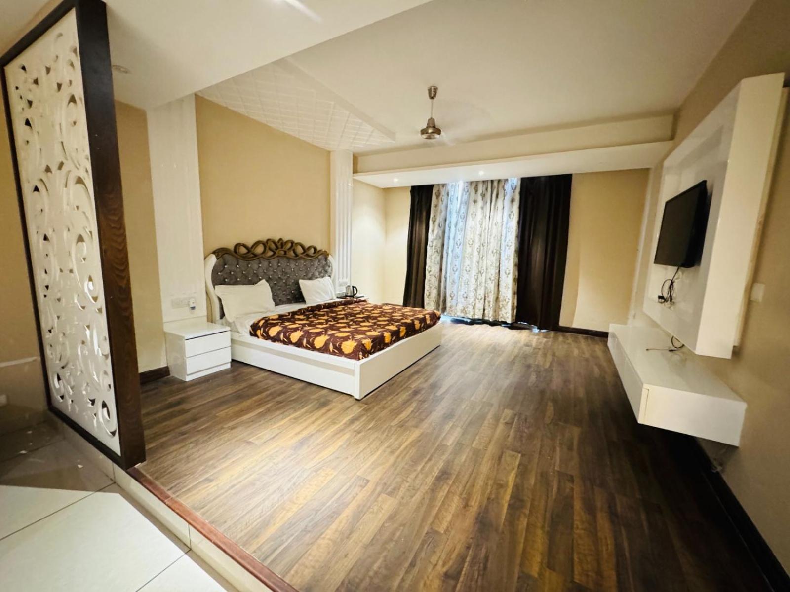 The Pearl Hotel Sirsa 外观 照片
