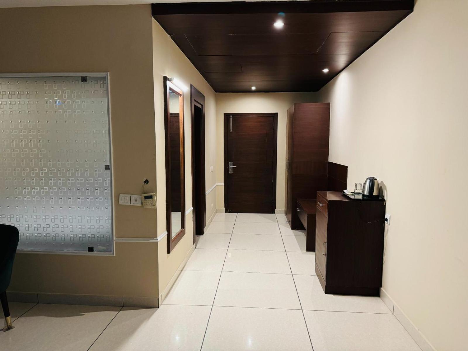 The Pearl Hotel Sirsa 外观 照片
