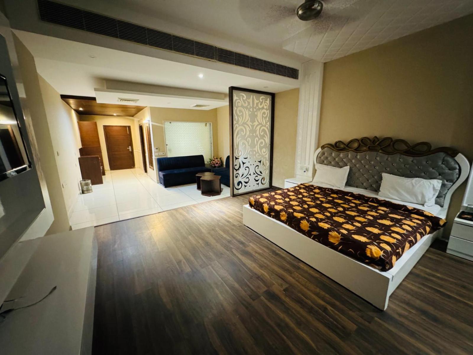 The Pearl Hotel Sirsa 外观 照片