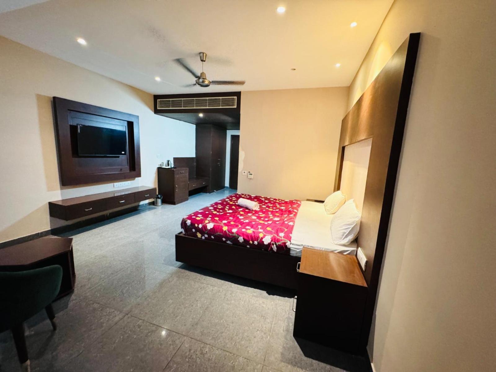 The Pearl Hotel Sirsa 外观 照片