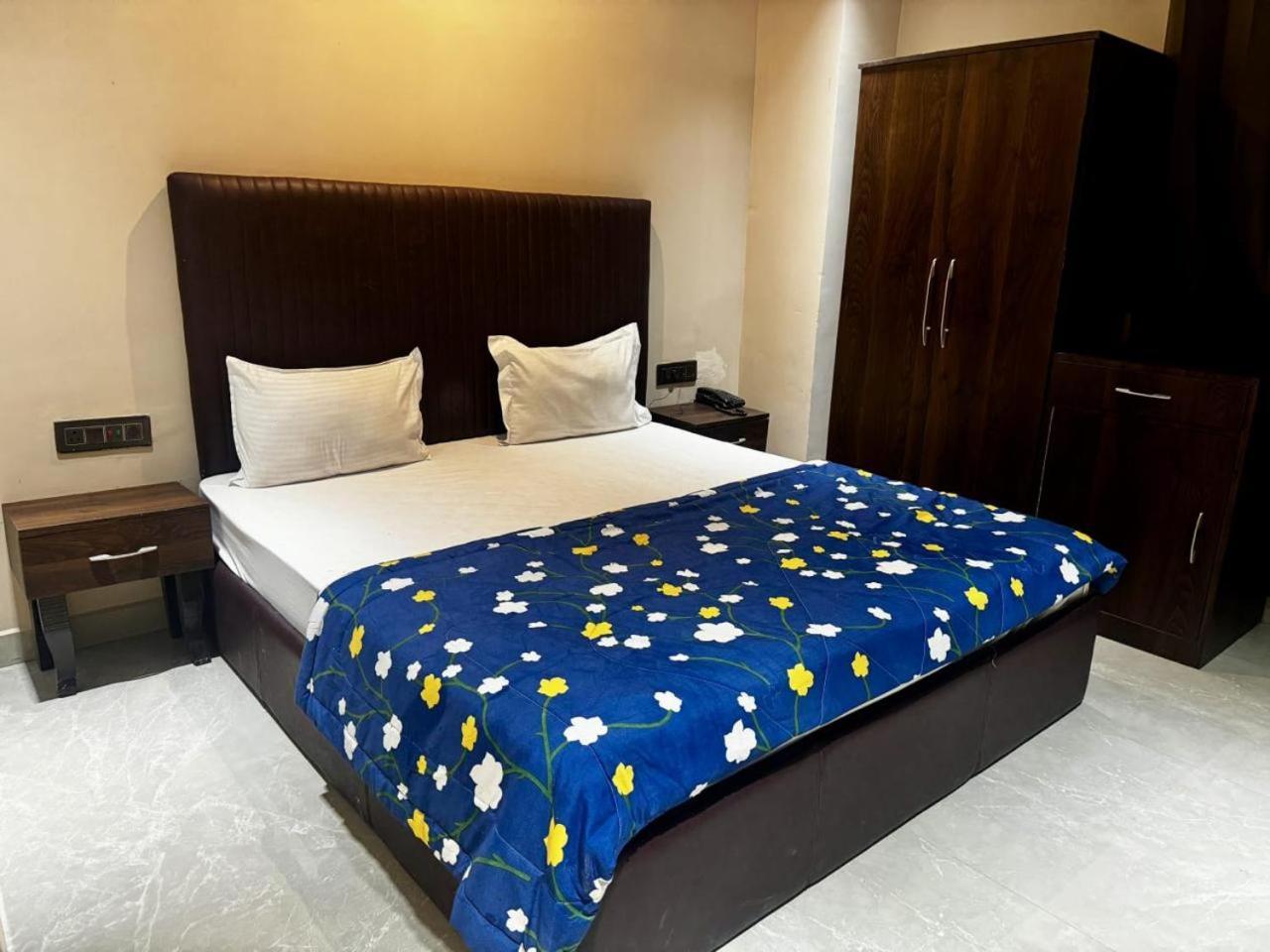 The Pearl Hotel Sirsa 外观 照片
